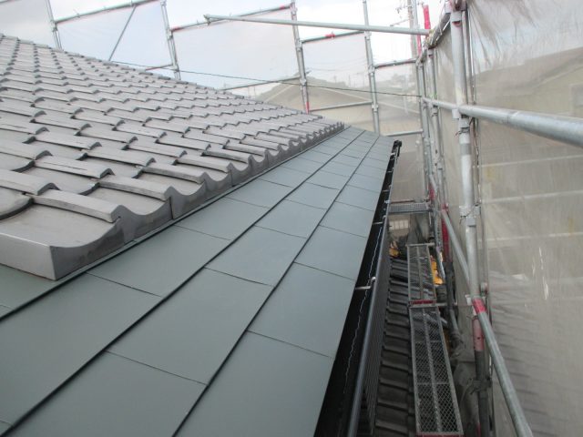 稲美町の一文字屋根の葺き替え後の様子